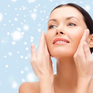 Jak dbać o skórę zimą — wskazówki nie tylko dla kobiet