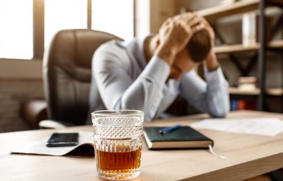 Jak nadużywanie alkoholu wpływa na karierę i sukces zawodowy?