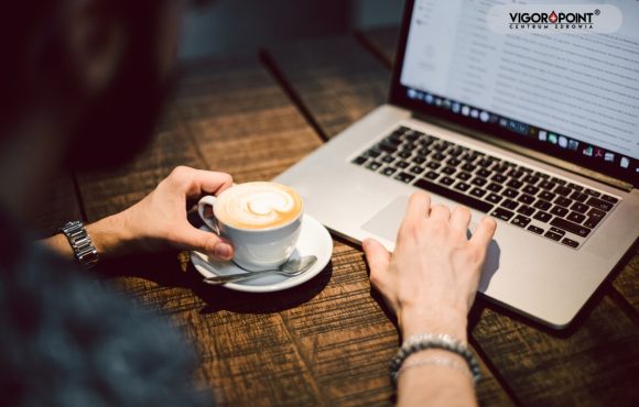 Kawa a kortyzol – jak pić, by nie szkodzić